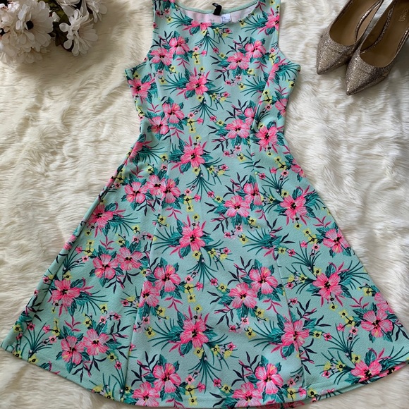 Dress - Picture 1 of 1